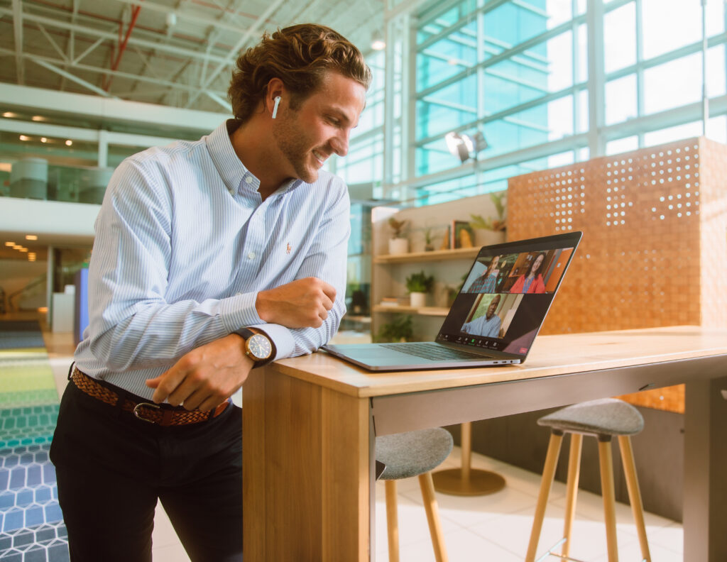 Hybrid Workforce_Experiences_mock-9