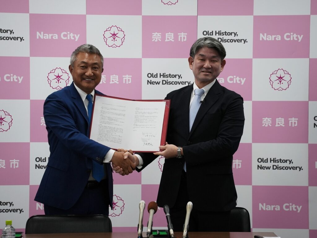 (From left) Norihiro Shimogaki, Chairman and President, ZVC JAPAN K.K.; Gen Nakagawa, Mayor of Nara City